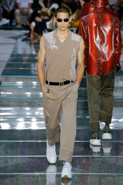 Look 15